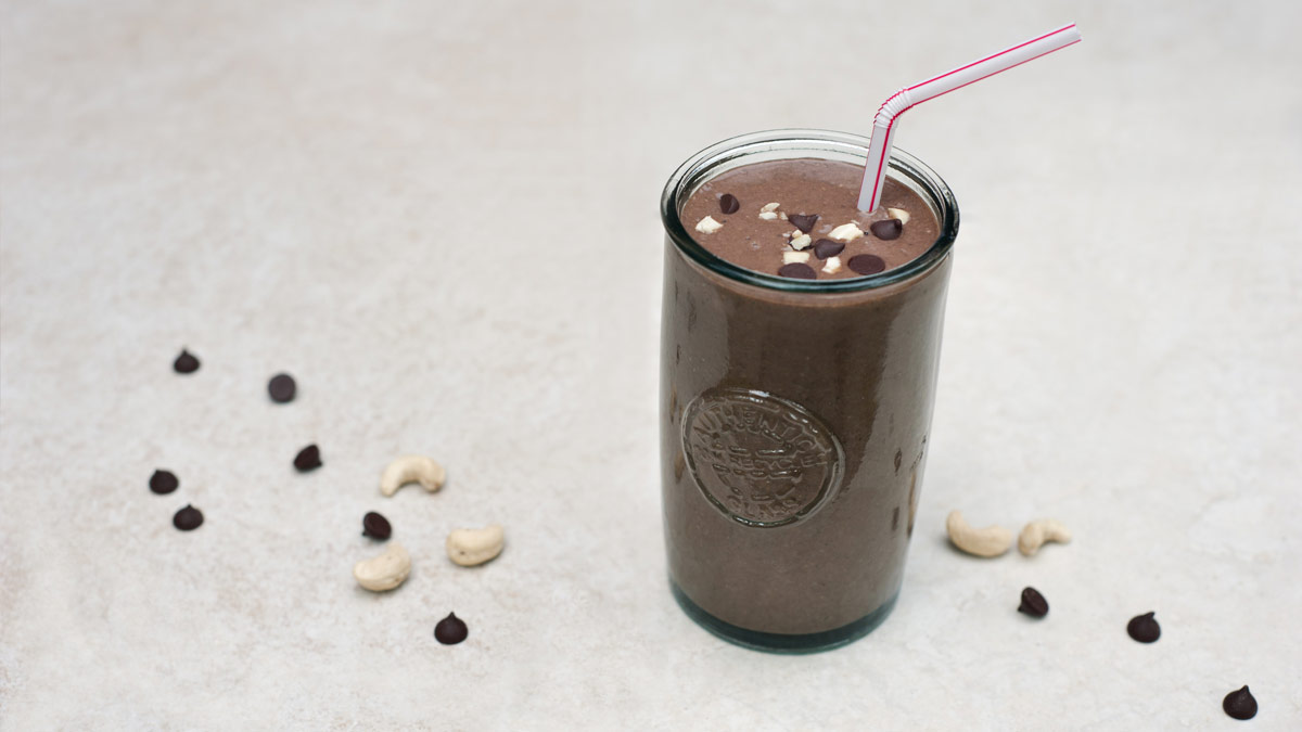 Smoothie with chocolate chips and cashews