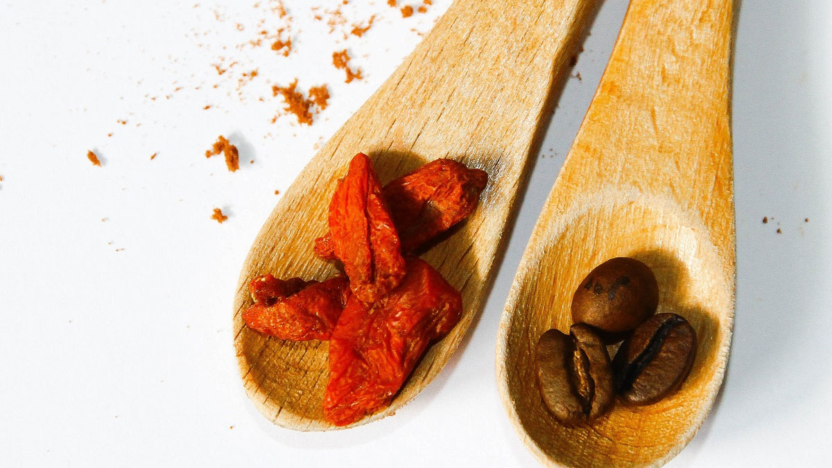 Close up of two spoons with ingredients for spice rub