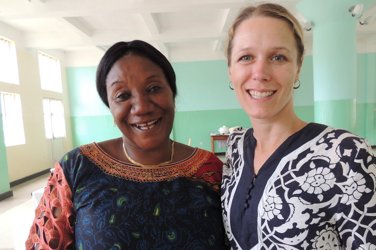 An American woman and a Congolese woman smile at the Panzi hosputal